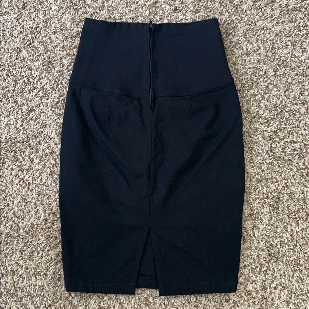 Black Stretchy skirt zipper on the back - Picture 3 of 3